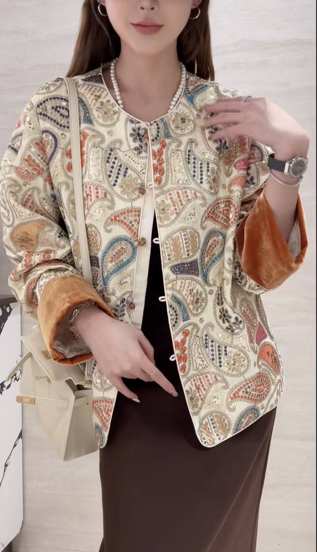 爆款上新 三色刺绣跑量撞色外套 面料：混纺 颜色：杏色，蓝色，黑色 尺码：S-Xxl