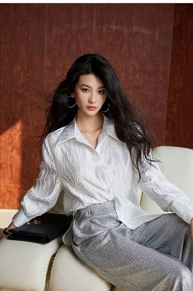 出货！高级丝光缎面质感，显瘦遮肉！丨立体水波纹压皱肌理宽松翻领长袖双色衬衫