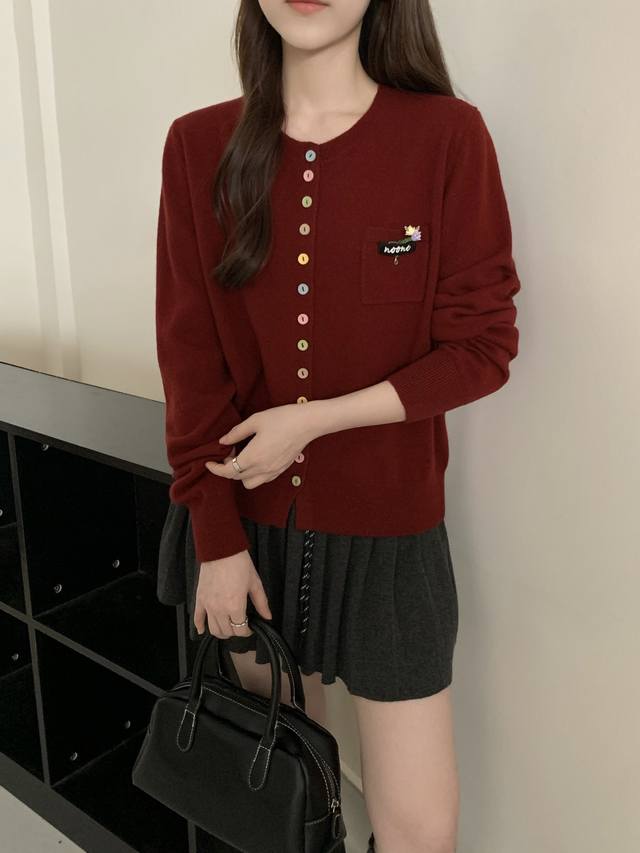 上新全毛彩扣花朵单口袋花朵开衫