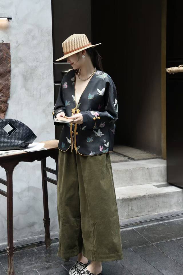 爆款时尚百搭高品人丝织锦提花外套出货啦 寻染上久楷晴春蝶戏彩黑金人丝提花外套六重纬织金螺钿原版1:1定制 码数：S一Xxl