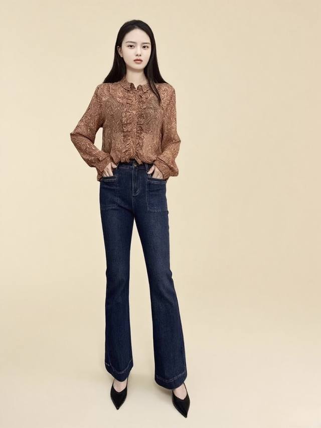 上衣 裤子 2025Aw 暖棕调佩斯利花纹衬衫，复古又精致，搭配经典深蓝色微喇牛仔裤，随性中带着优雅，轻松打造出慵懒又有格调的日常穿搭～Smlxl 上衣S胸围1