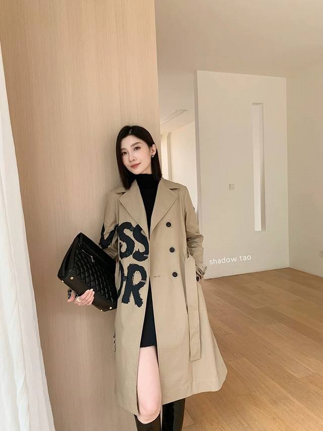 迪奥 秋冬新款优雅翻领双排扣腰带修身长袖风衣外套女 面料:复合斜纹棉混纺 里布舒美绸 杏色 四码 S M L Xl