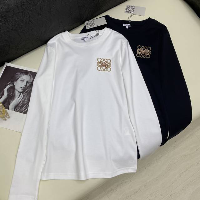 2025新品 实拍 Loe 秋冬新款长袖打底衣；采用棉面料质感柔软细腻，定制洗水麦辅料齐。版型合身上身效果舒适好看！ 碼数 S-M-L