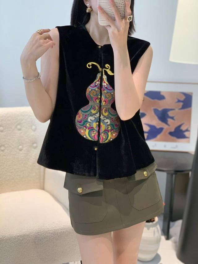 真丝绒葫芦刺绣马甲 码数:S～Xl