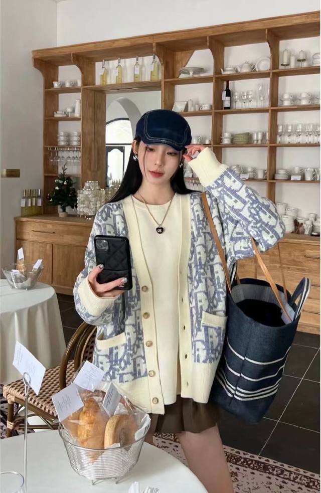 新款Dio*满印渐变字母提花针织开衫