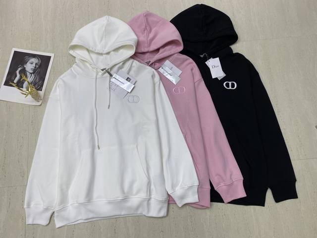 2025新品 实拍 Dr 新款高品质连帽卫衣；采用棉面料质感柔软细腻；定制洗水麦辅料齐。版型宽松上身效果舒适好看！ 碼数 S-M-L