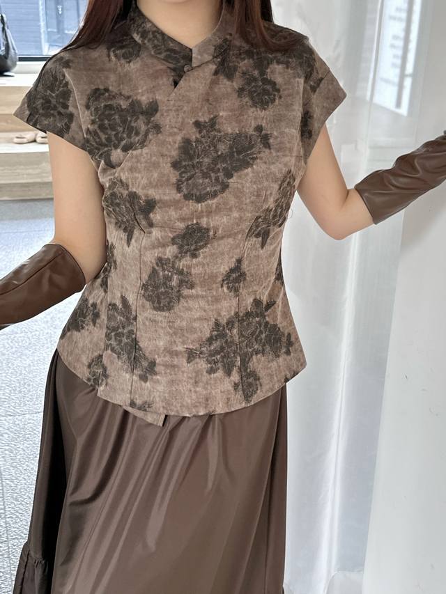 100桑蚕丝浮雕油丝香云纱上衣！花朵立体感超强！立体剪裁，自然收腰！灰卡色，紫色！S Xl！