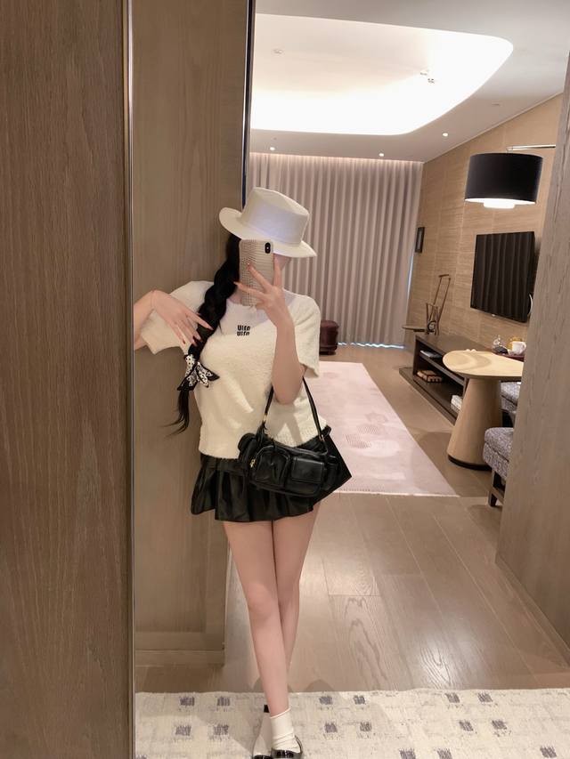 Miumi*刺绣减龄韩国绒短袖针织毛衣～～减龄显百搭
