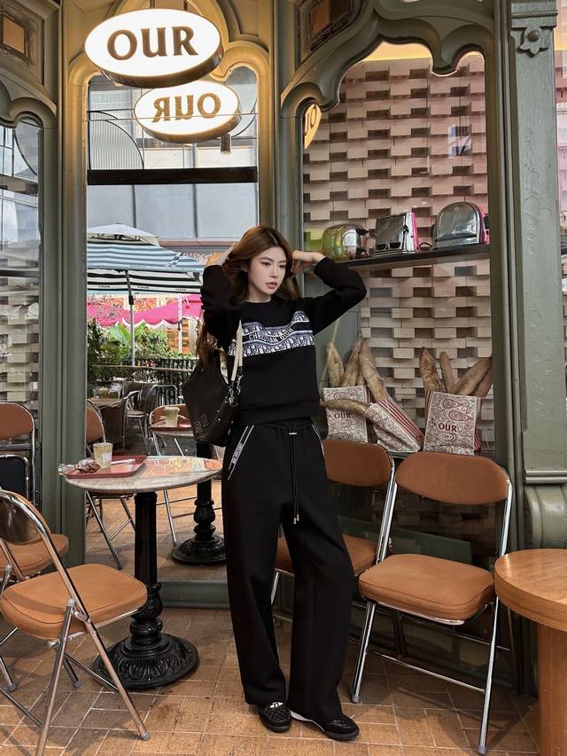 25Ss新款套装 上身显瘦又提升时髦度，优雅气质单品。衣橱必备！做工品质看细节。Sml