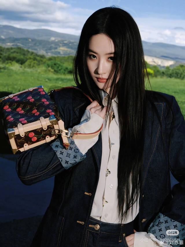 重磅大牌刘亦菲套装！高端品质！进口定制软牛仔！原版1:1定制，“顶流板~神仙姐姐的压迫感”25A经典优雅牛仔外套+牛仔裤套装，重磅推荐！Smlxl