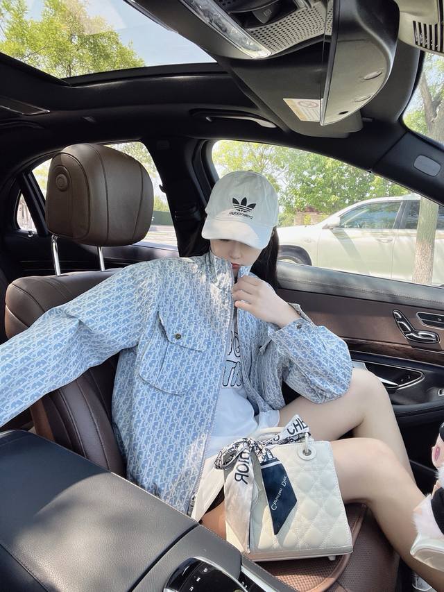 Dio* 25新款经典老花提花面料外套 立体剪裁下摆收紧版型 定制五金 胸前口袋搭配小蜜蜂定制五金 超级有质感 显瘦又提升时髦度 单穿叠搭打造复古优雅气质单品