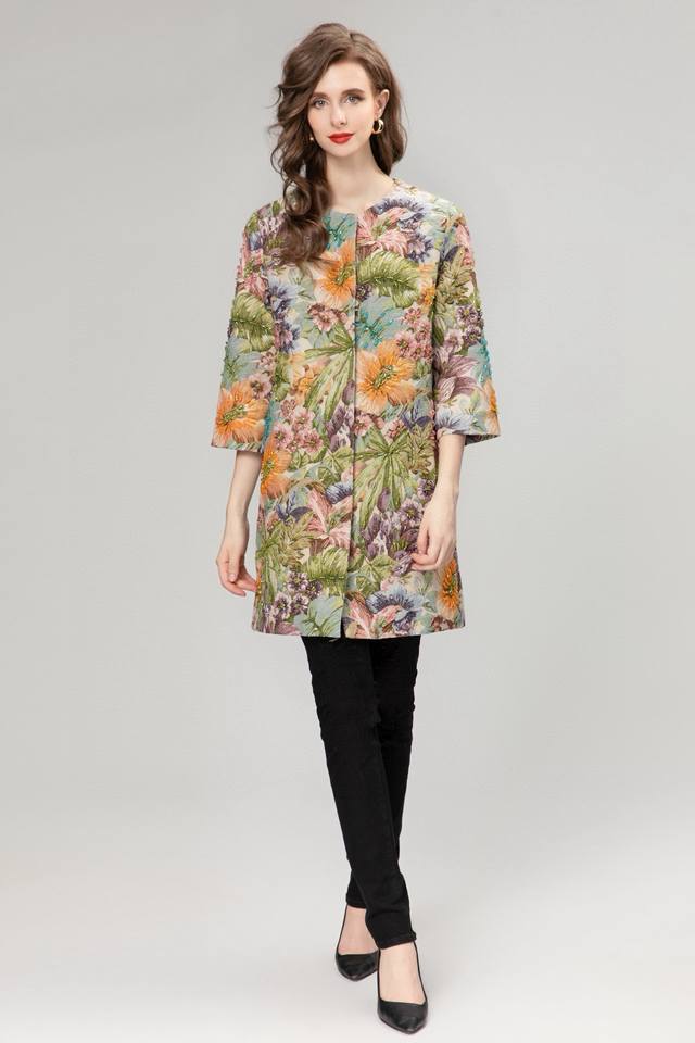 百合花大衣 码数: S -M-L-Xl-Xxl 颜色: 图片色 尺寸: S码 胸围：96Cm 衣长：60Cm 袖长：56Cm 肩宽：36Cm 面料: 进口浮雕织