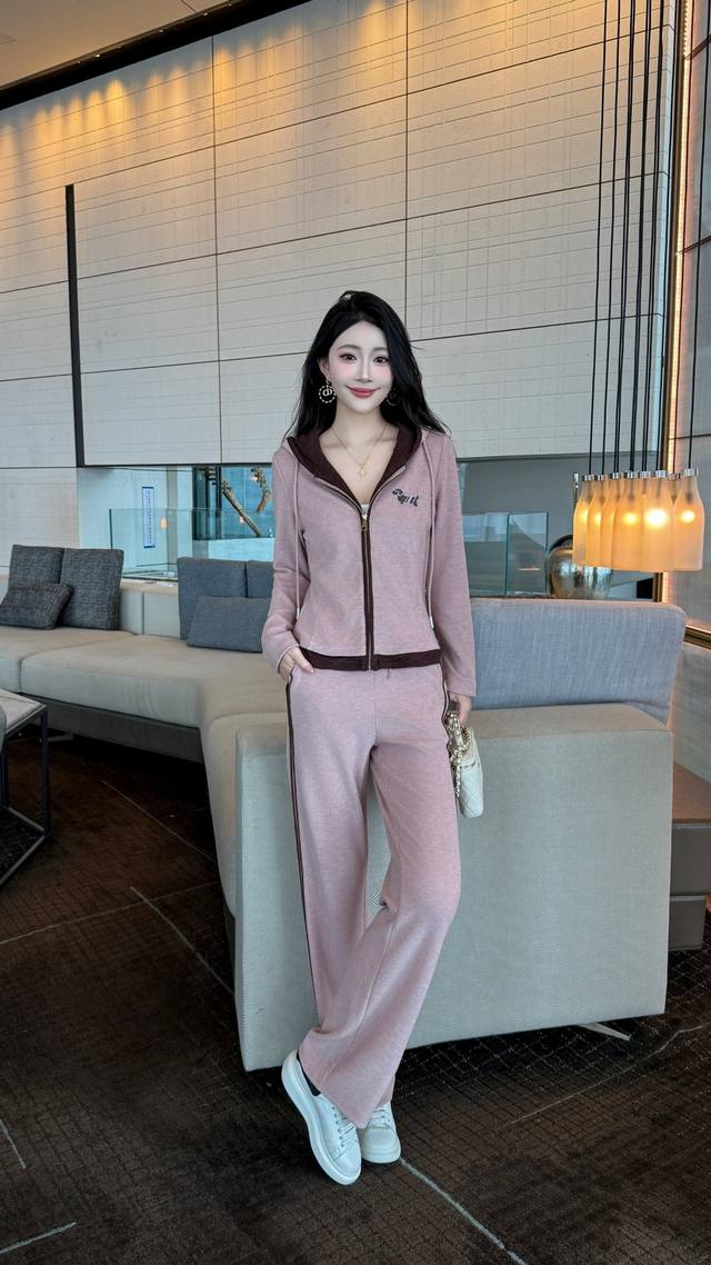 粉色 卡其 S~Xxl 5个码 2025秋冬新款上新时尚洋气烫钻狗狗撞色连帽设计休闲运动套，高端大气上档次，裤子直筒阔腿裤高挑显瘦显腿长。 S尺寸胸围 92 腰