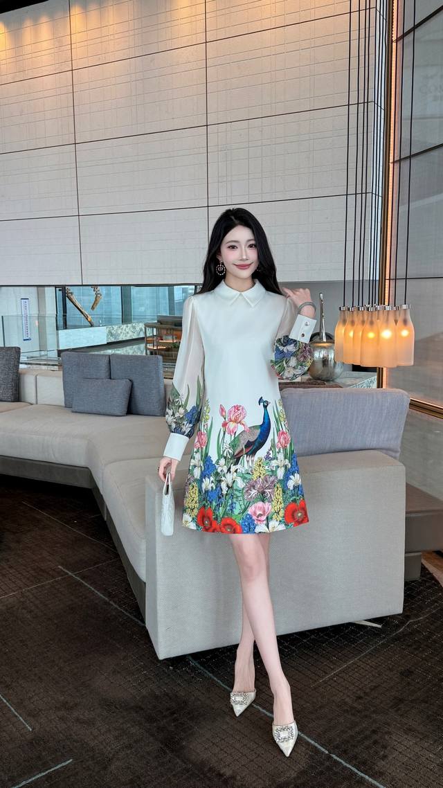 黑色 杏色S～Xxl 5个码 --2025早秋新款上新高端大气上档次时尚洋气孔雀印花翻领拼接透明袖A字裙 质量版型超棒！ 谁穿谁好看~ 收腰版型，不挑身材~ 精
