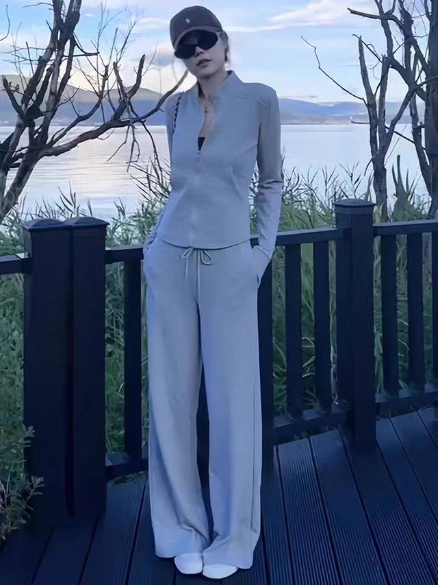 码数：S-M-L-Xl 颜色：灰色 面料：棉 描述： 好看耐穿的高领卫衣外套版型，拉链款式方便穿脱 版型好穿，颜色耐看，整套运动卫衣套装干净简约 精选面料，手感