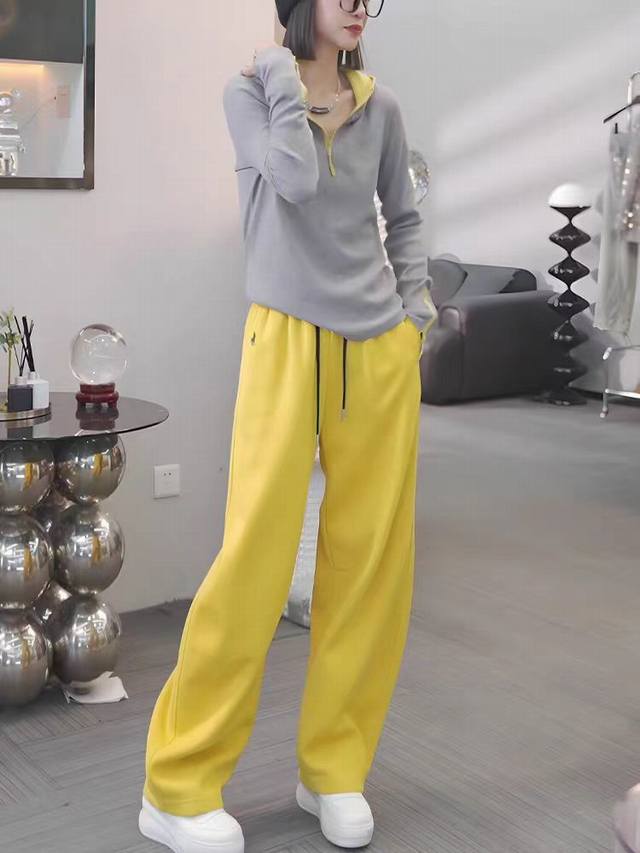 码数：S-M-L-Xl 颜色：灰色~黄色 面料：棉 描述： 款式上采用了撞色搭配设计和经典的连帽卫衣风 独特厚实感的材质，少女范满满，超级显年轻 精细车工，重工