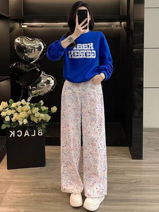 码数：S-M-L-Xl 颜色：蓝色~花色 面料：棉~聚酯纤维 描述： 穿过类似版型的卫衣套装的宝宝都知道有多显腿长了 舒适的面料，零束缚感，潮流连帽设计，超好看