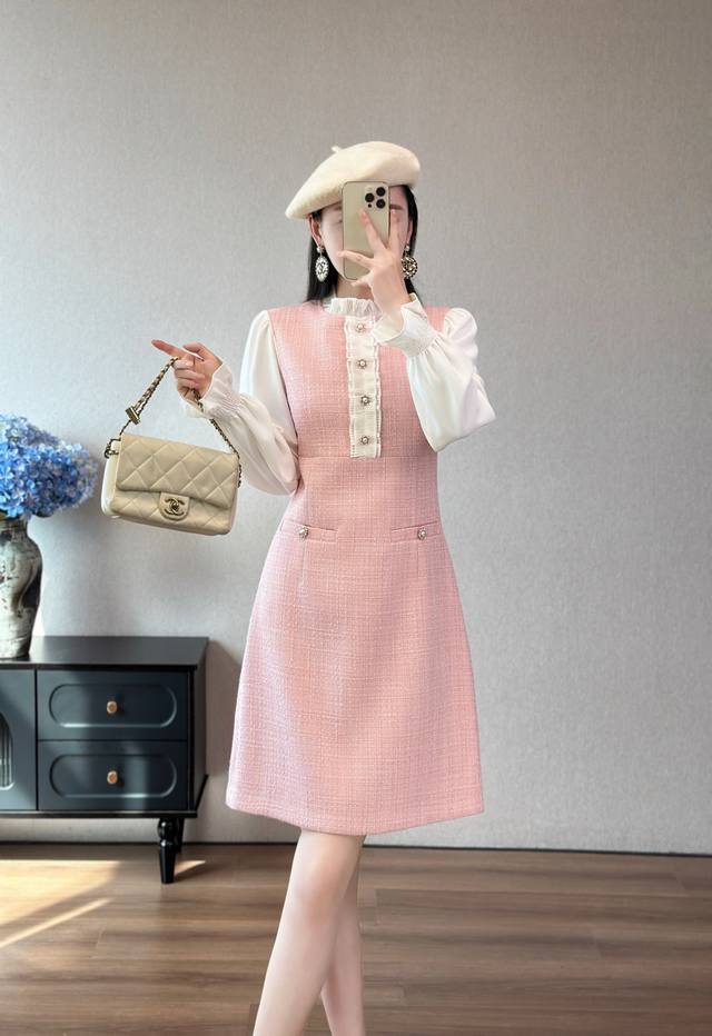 2025秋冬新款 爆款推荐 小香风新款连衣裙 超级大爆款 定制面料 细节超级美 百搭不挑人款式 定制款面料 工厂p已经安排翻单 可以主推款式 超级美 颜色：粉色