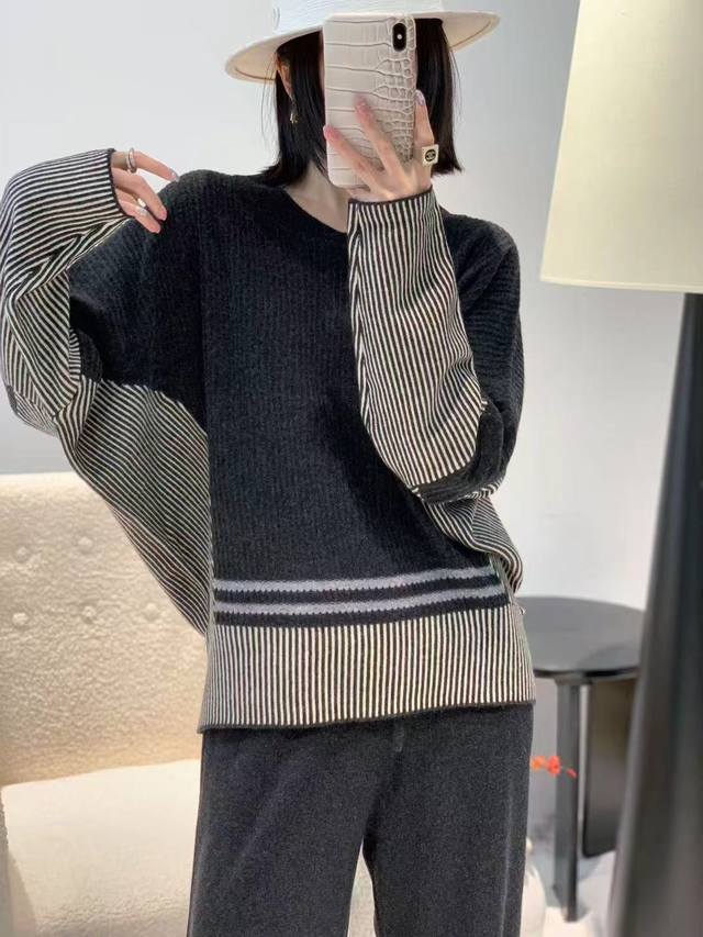 上新全毛圆领蝙蝠袖上衣 均码