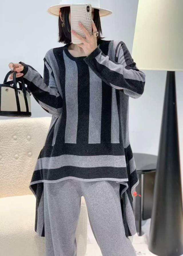 上新全毛竖条圆领套头长袖 均码