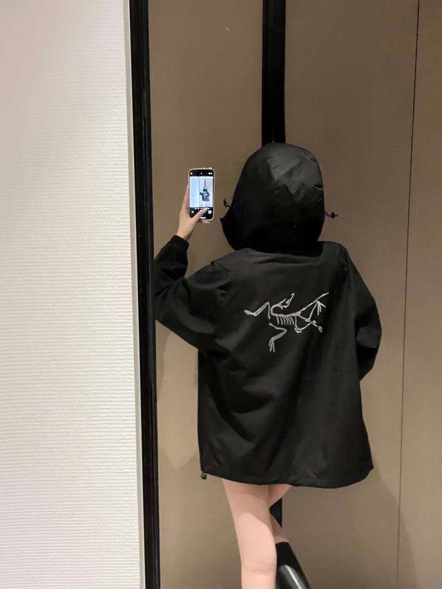 模特实拍图片已保护，男女同款冲锋外套，尺寸S-2Xl