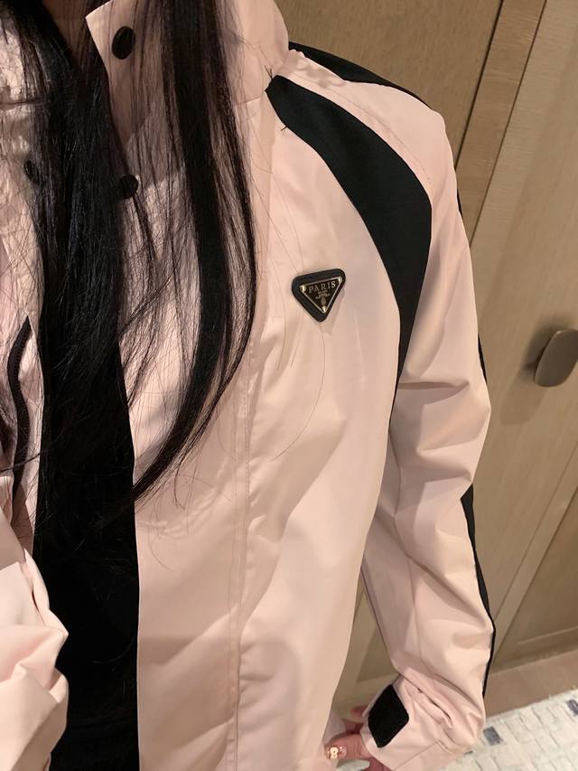 模特实拍图片已保护，p家拼色休闲冲锋外套，男女同款冲锋衣，尺寸S-2Xl，