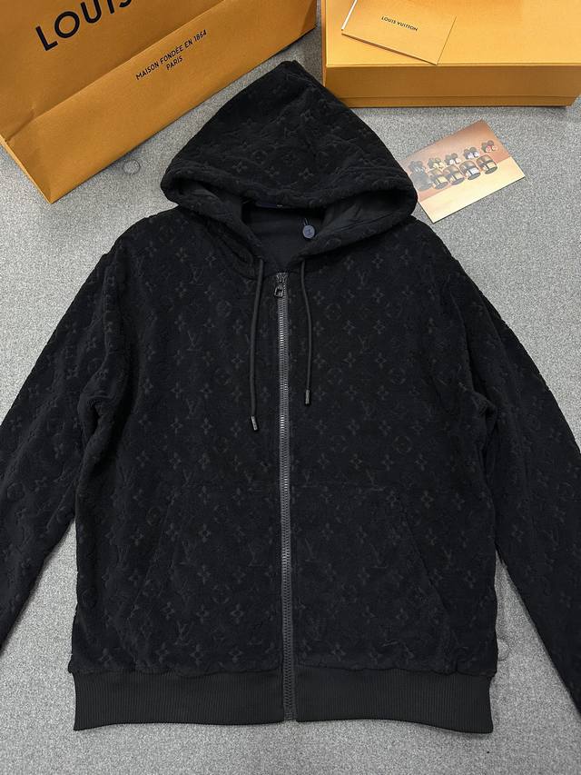 毛圈布拉链连帽衫 男装新品 帅到炸！ 包揽一切百搭的黑色外套，一年四季皆可穿版型超好，上身你绝对爱不释手，妥妥的富二代既视感，剪掉Zp去开发的面料，不怕你们比，