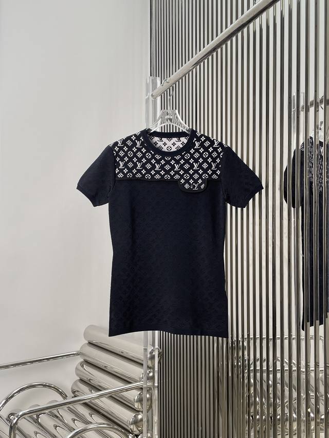 实拍图！最新L 25New 老花提花针织短袖。尺码：Sml。 。