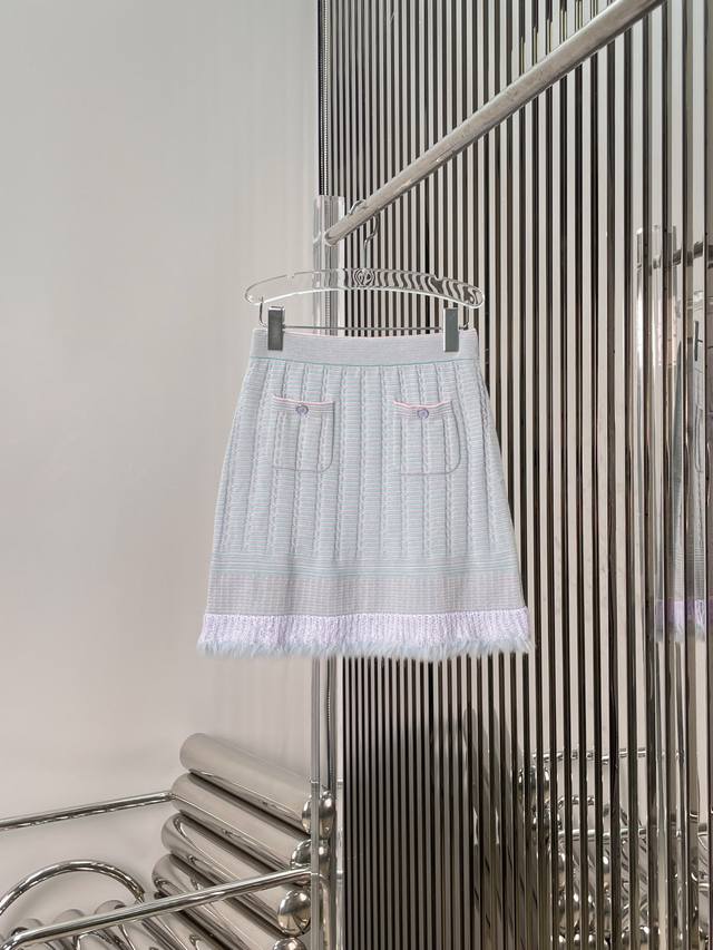 实拍图！最新Ch 25New Jennie同款喇叭袖针织开衫。尺码：Sml。上衣 。半裙 。