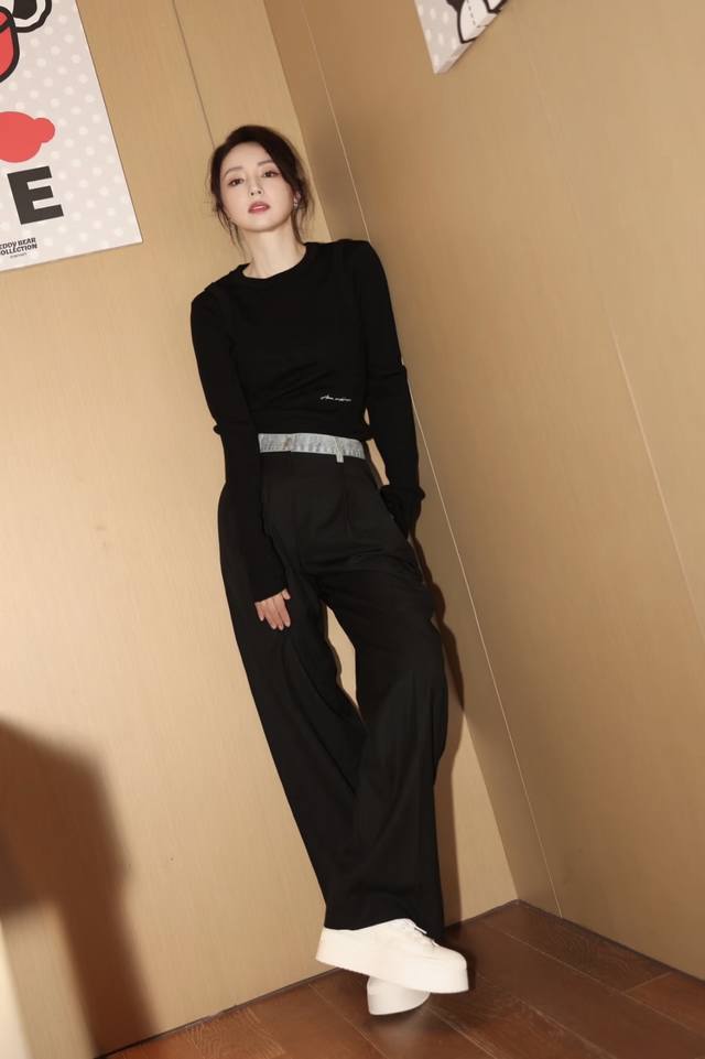 新款！最新Ann 25New 牛仔腰头拼接西裤。尺码：Sml。 。