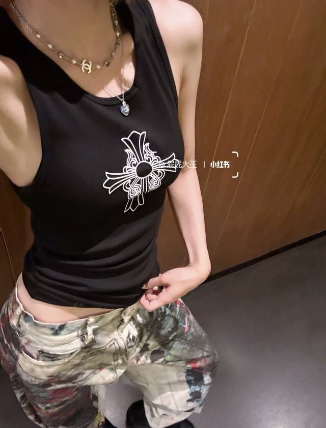 新款！最新Ch 25New 十字宝剑印花背心。尺码：Sml。 。