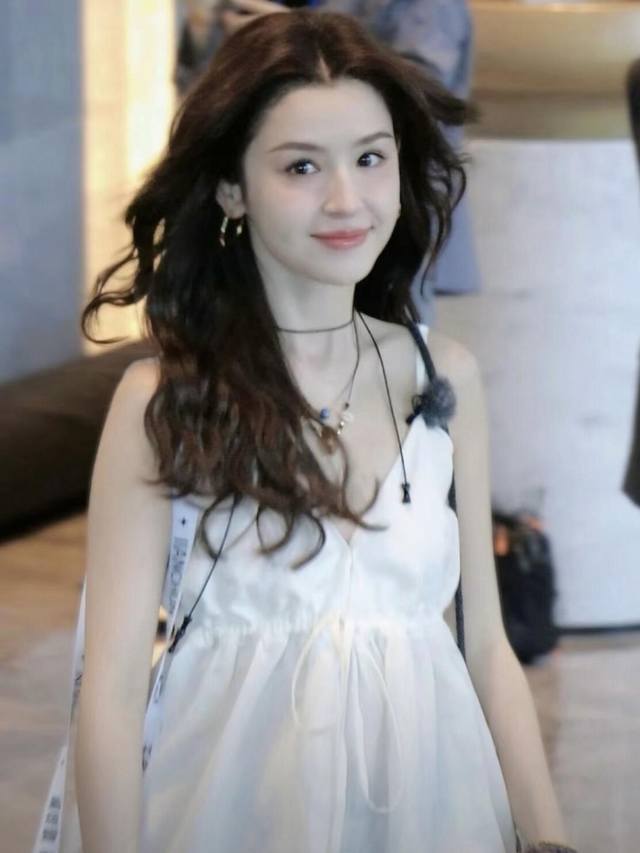 25Ss春夏Lacerta哈尼克孜同款吊带小上衣白色百分百亚麻Sml 蓝色百分百纯棉Sml ：白、蓝