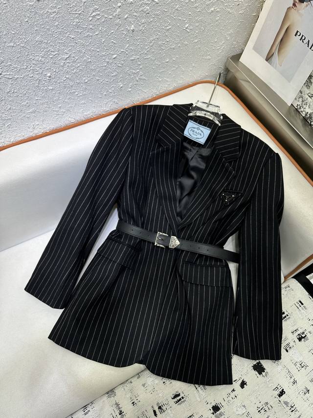 prad* 25Ss新款西装 条纹定制面料 口袋三角标装饰 做工精细 高品质 单色三码Sml