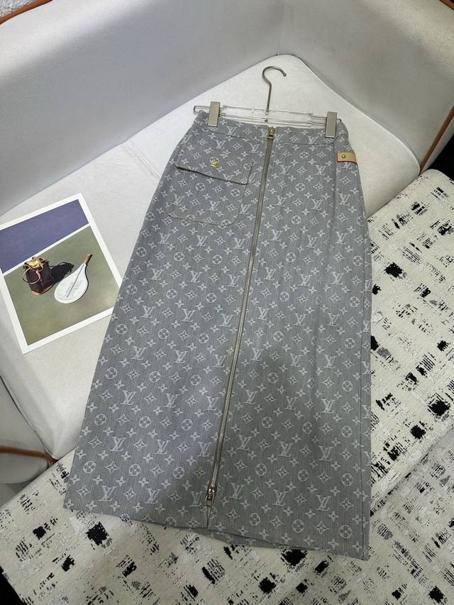 louis Vuitto* 25Ss新款牛仔半裙 牛仔老花提花面料 时尚大方 单色三码 Sml