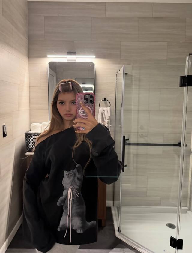 新款！最新 25New 小猫蝴蝶结铃铛歇肩T恤颜色：黑、白尺码：Sml