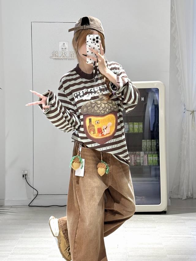 Cheeri Up*25Fw早秋新款 松鼠的橡果屋宽松条纹长袖T恤丨独家高版出品！条纹设计经典又百搭。胸前有可爱的橡果小屋图案，仿佛藏着治愈小世界，瞬间点亮穿搭