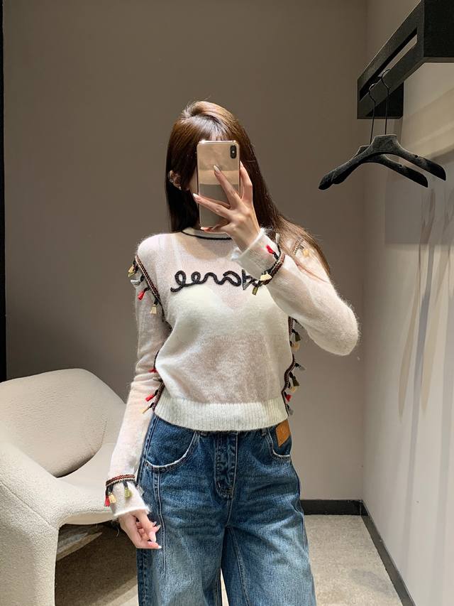 Chane* 25A高级手工坊新款 流苏套头针织毛衣丨独家高版出品！一眼就看出的好质感圆领设计减龄又增添了几分休闲随性！ 单穿或者叠穿在羽绒大衣里面都很百搭 在