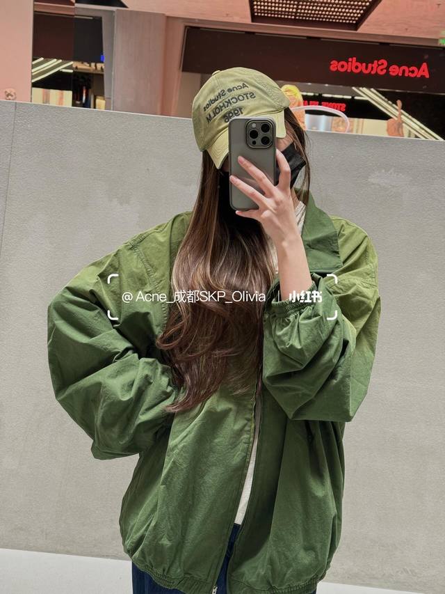 Acne Studi*S 25Fw早秋新款 1996 徽标宽松休闲拉链夹克外套丨独家Yb开发！高版出品！选用富有质感的面料，呈现出浓郁且复古的橄榄绿色调。版型为