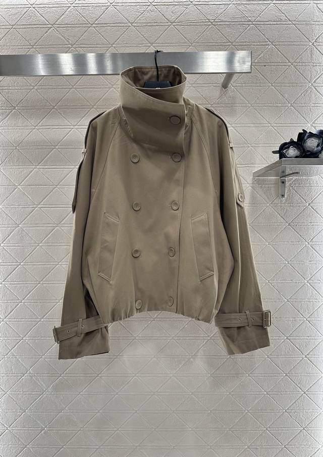 Acne Studio* 2025新品上架 两面穿廓形风衣外套 定制Yb斜纹全棉风衣材质 挺括有型 质感高级 风衣外套 落肩大高领两面穿设计 一面双排扣素色 利