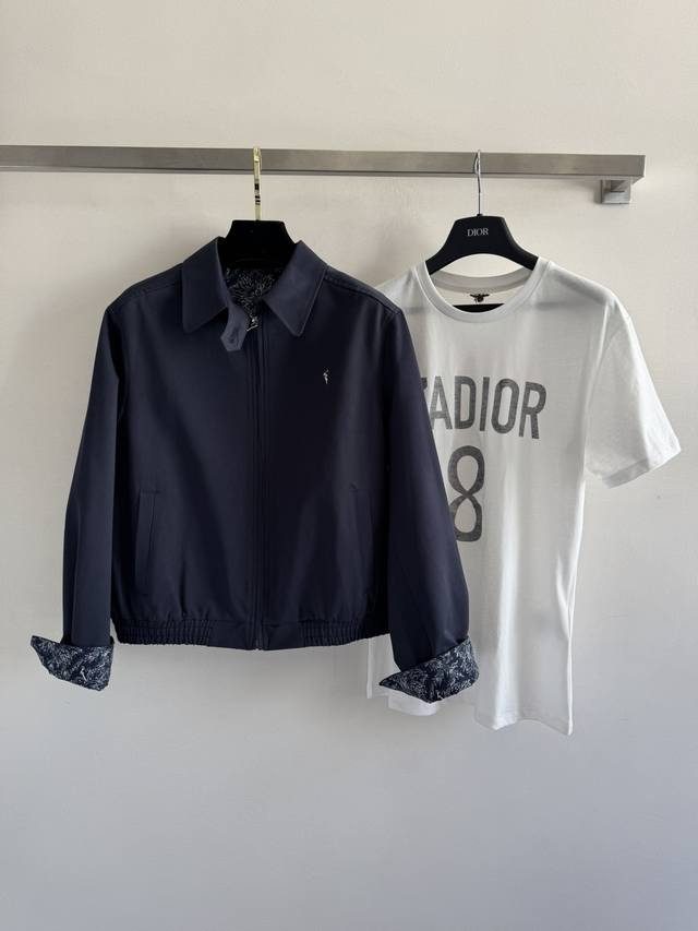 Ralph Laur*N 25秋冬新款 经典款小马刺绣老钱风夹克外套 哈林顿夹克的版型 翻领拉链防风设计 休闲风格和街头潮流元素完美融合 非常适合中性穿搭。外套