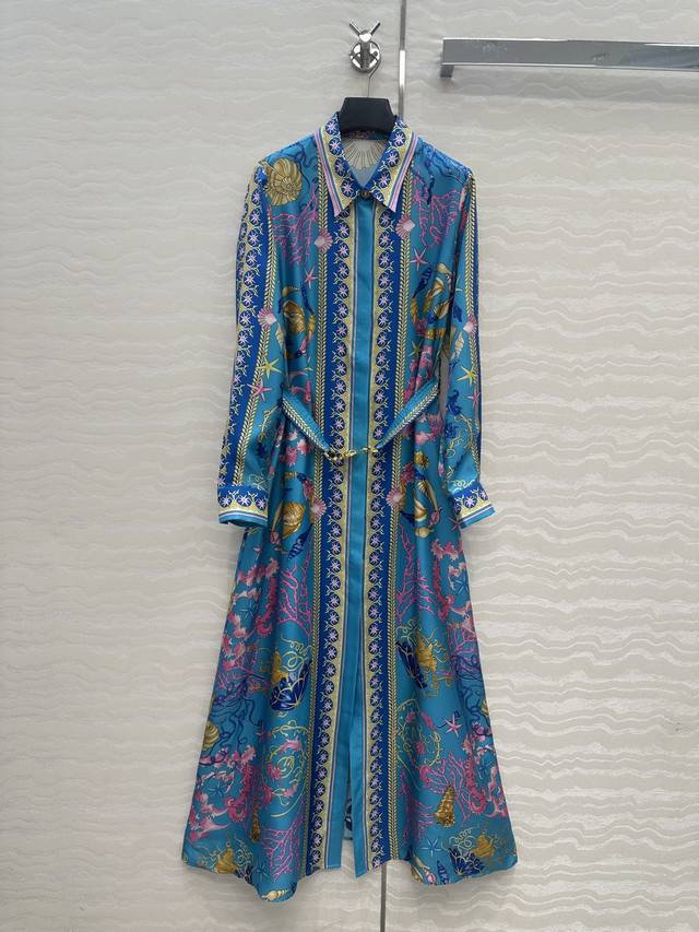 爆单推荐 原单品质，海洋的巴洛克人鱼公主印花真丝连衣裙！游鱼、珊瑚与奇异纹饰演绎深蓝魅影。100%真丝斜纹绸！美杜莎金属扣超美！原版定位印花图案，配送金属扣腰带