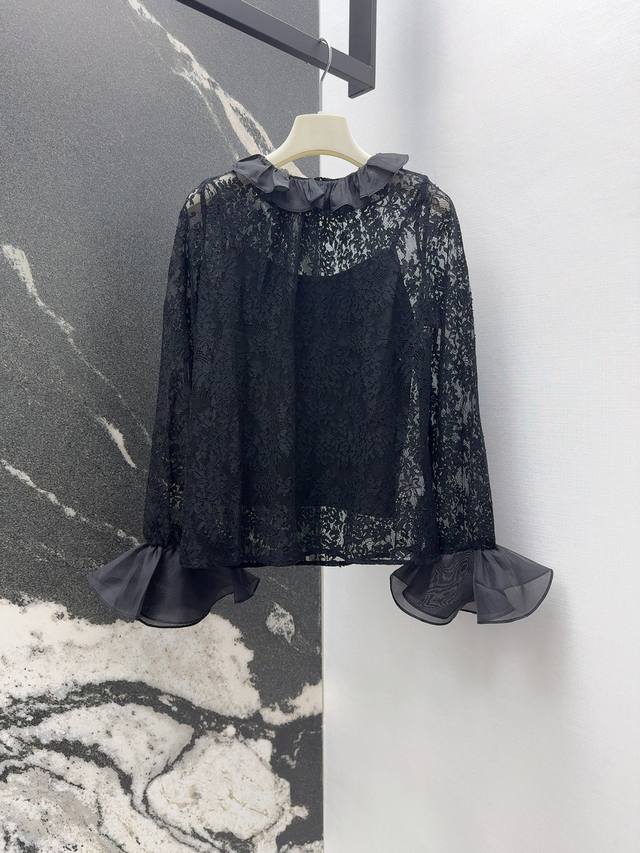 Vltn 25Ss 秋冬新品法式甜美风纯色蕾丝两件套上衣 一整个优雅和复古的气质感 非常温柔 通体蕾丝面料工艺精致到尖叫 女人味十足 纯色简洁好穿 通勤日常皆可