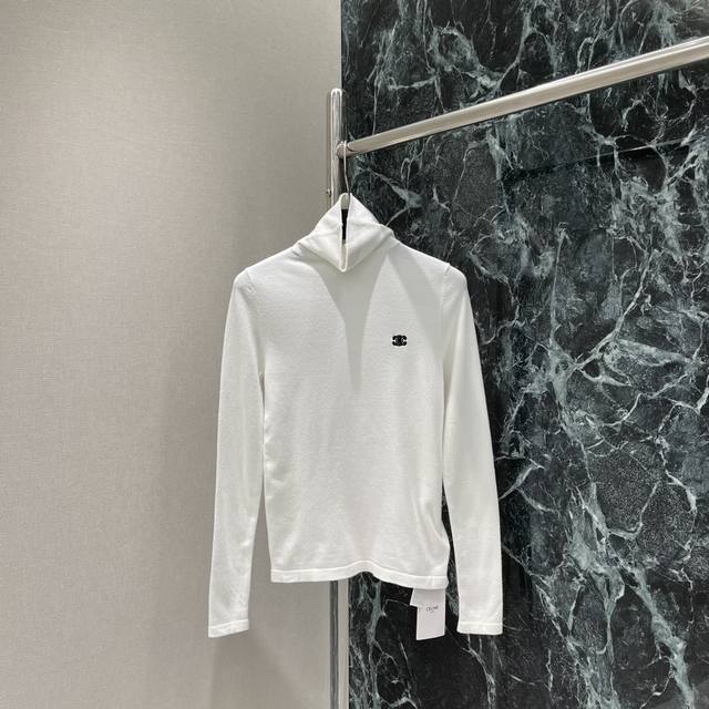 Ce 25早秋新款 高领针织长袖 胸前经典刺绣凯旋门图案 通体素色打底单侧凯旋门标识尽显品牌高级格调 丰富设计层次 穿搭日常出行还是休闲娱乐 都能轻松驾驭时尚松