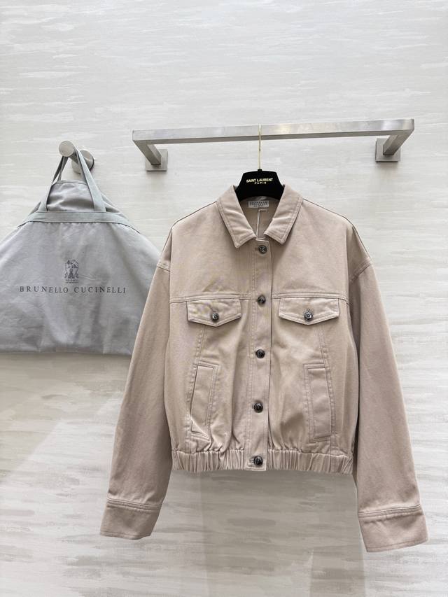 Bc2早秋新款 做旧牛仔夹克外套 高品质 现货来Size：S M L S码肩宽：52，胸围：116，衣长：53