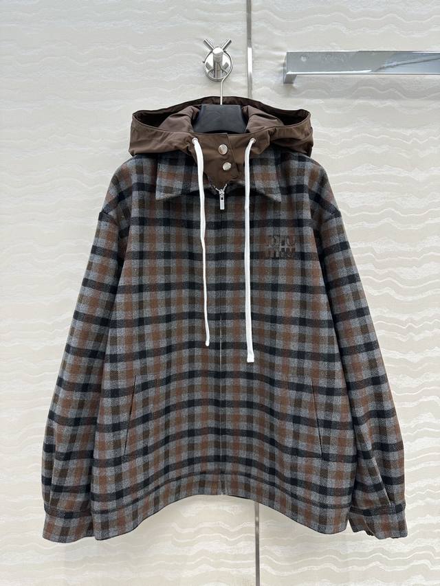 独家首发 原单品质Miu系少女穿搭！知识分子时髦风翻领夹克假两件外套！定制羊毛格纹面料挺阔。时髦配色复古格纹，可拆卸连帽结合翻领夹克外套可甜可盐的运动少女风！宽