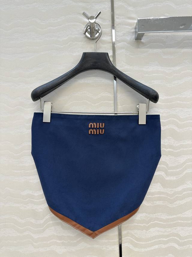 独家首发 高端品质控必入！Miu系少女可露丽风知识分子气质抹胸上衣！超级叠搭神器！撞色拼皮包边工艺，经典版型上身巨显瘦！进口珠帆布搭配100%小羊皮撞色包边。甜