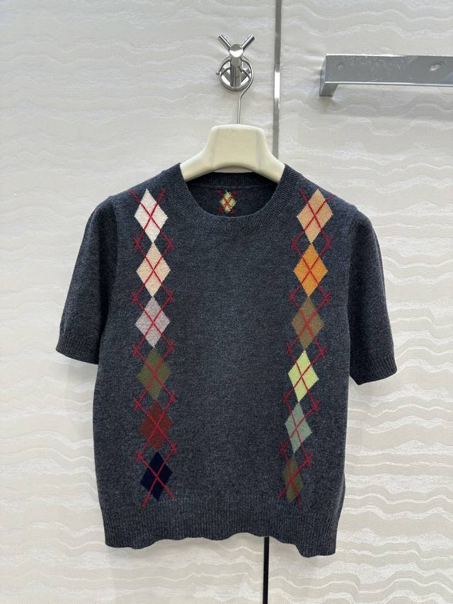 独家首发 高端原单品质，Er知识分子时髦分穿搭，重工艺彩色菱格嵌花羊绒短袖上衣！高级深灰撞色灵动俏皮减龄少女风气质单品。定制花纱进口70羊毛30羊绒纱线徳国机织