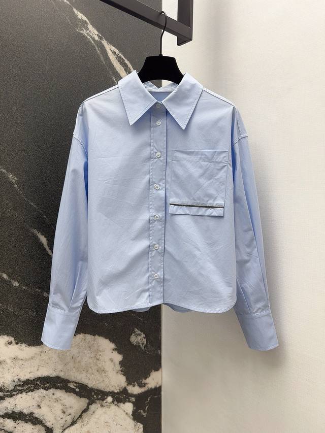 Bc 25Ss 秋冬新品长期主义短款衬衫 铜链装饰前袋设计意式简约低调 极简主义风宽松版型设计随性高级 短款版型不挑人上身巨显瘦 进口100%纯棉面料质感超赞