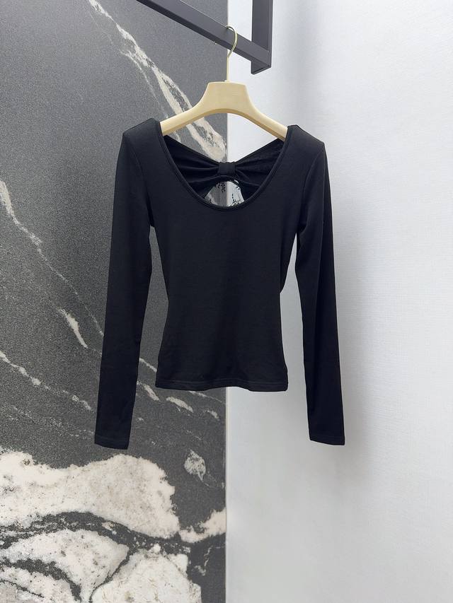Vltn 25Ss 秋冬新品后背扭结蕾丝长袖打底衫 若隐若现感觉精致到尖叫 一整个优雅和复古的气质感 非常温柔 女人味十足 纯色简洁好穿 通勤日常皆可 度假也很