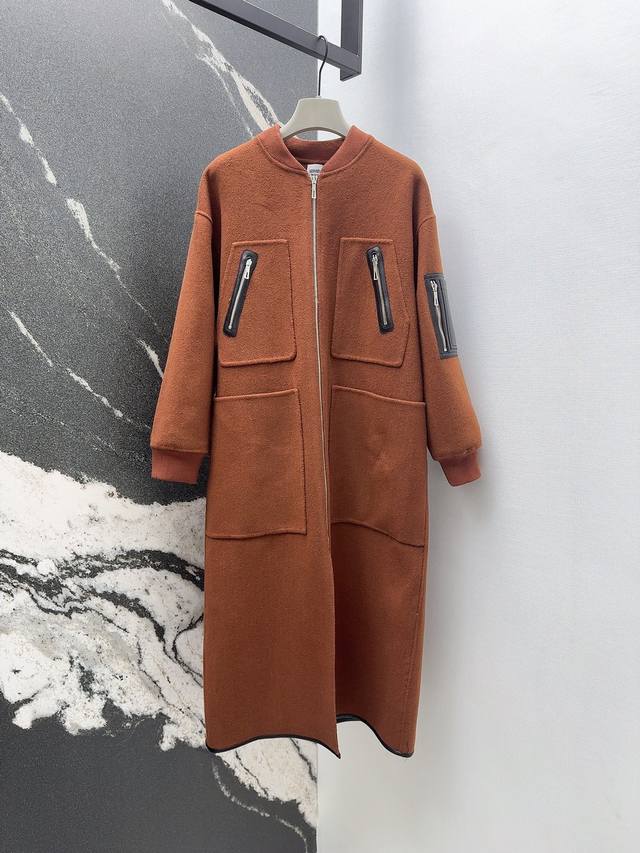 Her 25Ss 秋冬新品高级焦糖色百搭系列定制双面羊毛大衣 经典四口袋拉链版型超耐看 拼皮材质手感软糯细腻纯手工制作工艺 经典长款H版型不挑人上身超高级保暖又
